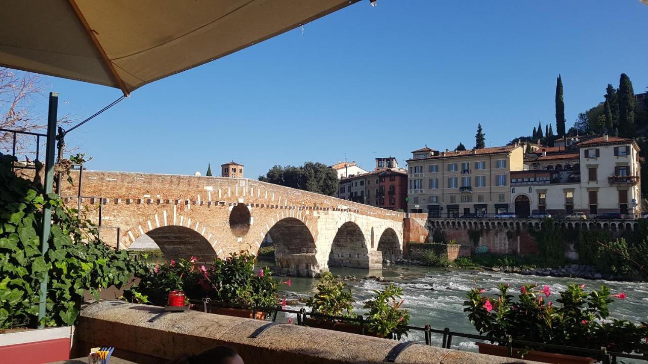 Palazzo Ponte Pietra Apartamento Verona Exterior foto